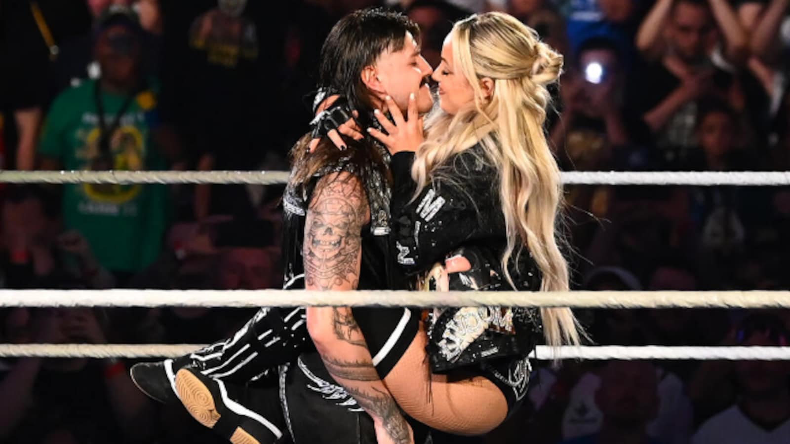 Could Liv Morgan Leave Dominik Mysterio For A 6-Time WWE Champion? SmackDown May Have Teased It