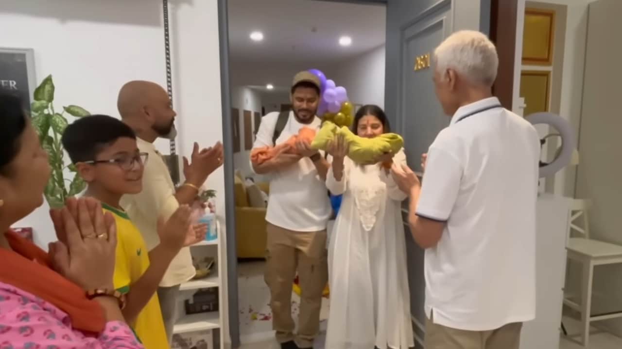 संभावना सेठ 45 की उम्र में बनीं मां, परिवार ने जुड़वा बच्चों