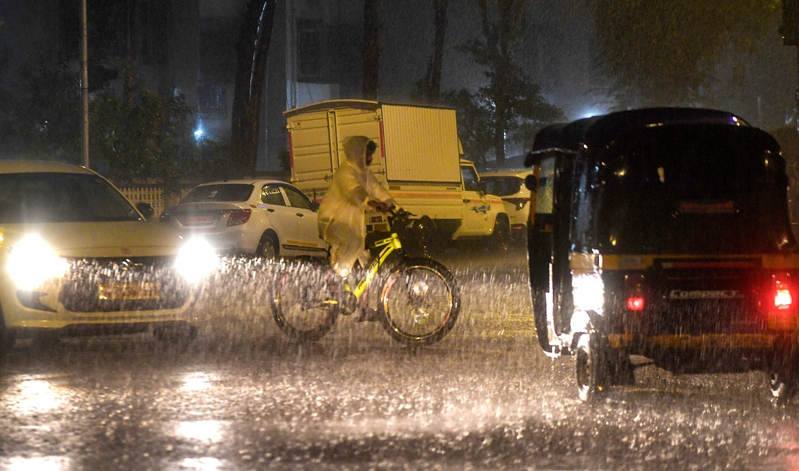 Mumbai shuttles and roads disrupted as heavy rain causes waterlogging and subway closure