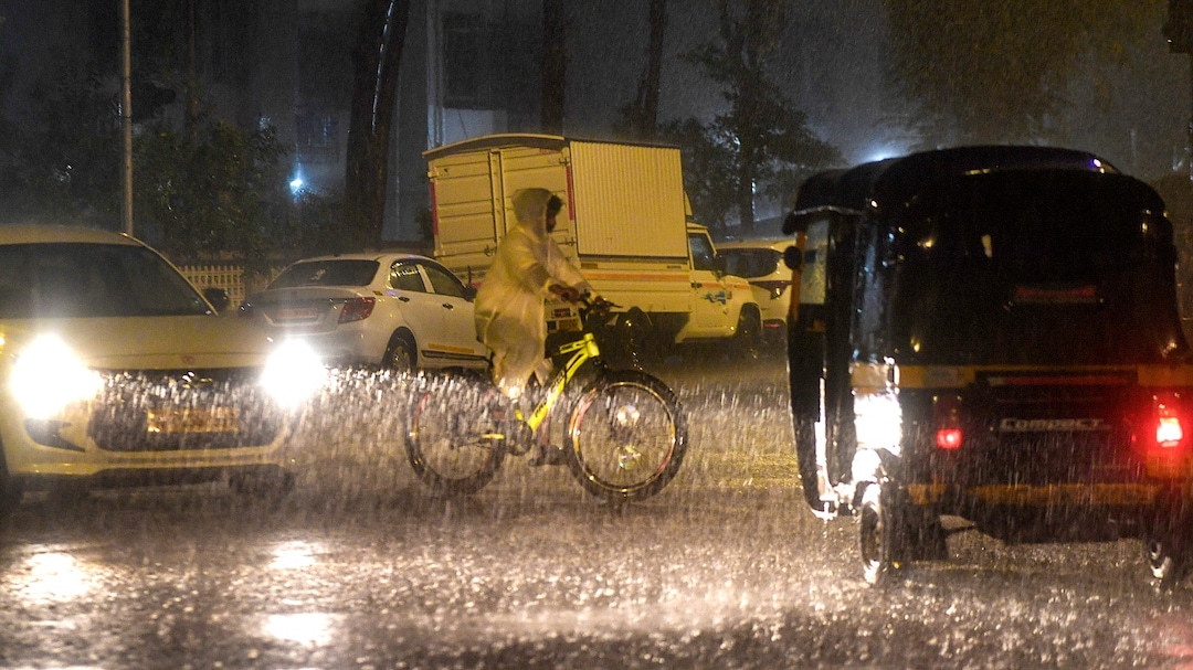 Mumbai Rains Live Updates: IMD Forecasts Thunderstorms With Heavy Rainfall In Mumbai, Thane, Palghar
