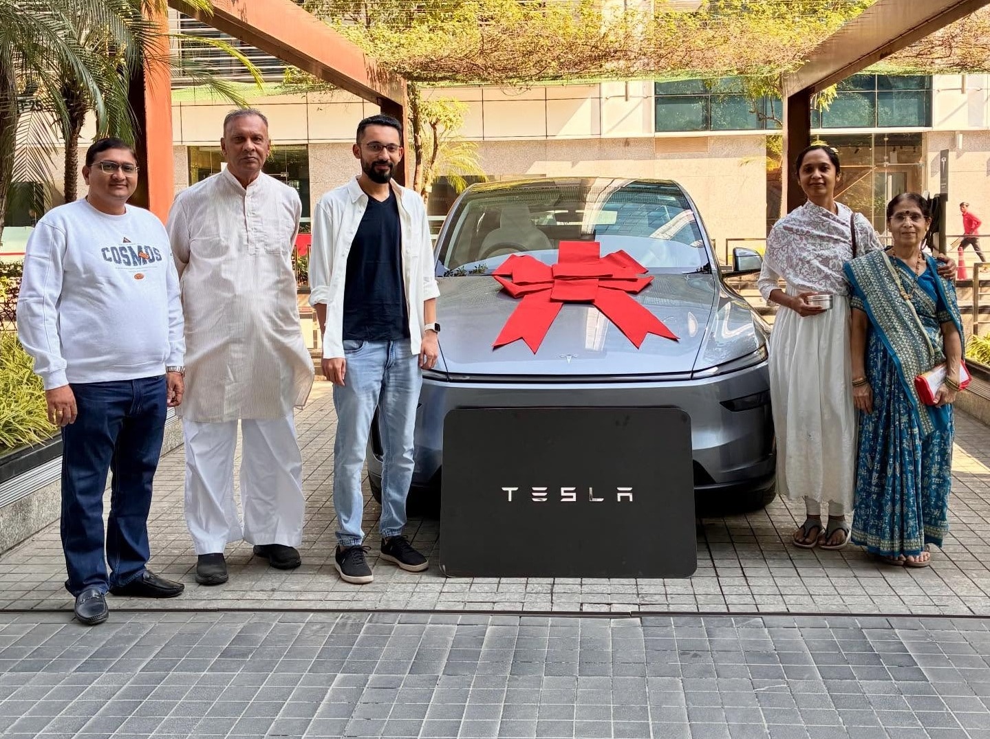 Tesla starts deliveries of Model Y L in India with six seats and 681 km range