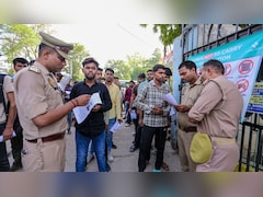 UP पुलिस भर्ती परीक्षा: अंडरवियर में मोबाइल ले गया अभ्यर्थी, 6 पुलिसवाले सस्पेंड