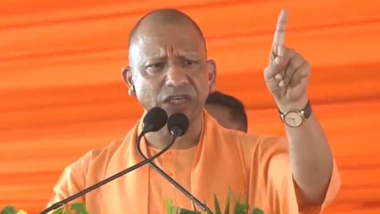 'हम लोग ब्रह्मोस मिसाइल बना रहे हैं, सपा के लोग 'कट्टा और बम' बनाते थे', पीलीभीत में CM योगी का व&zwj;िपक्ष पर वार