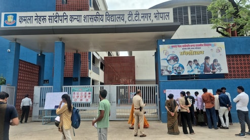 MP-छत्तीसगढ़ में आज नीट की परीक्षाएं, 400 से ज्यादा सेंटर; पारंपरिक पोशाक वाले पहले पहुंचें, जानें कैसी है व्यवस्था