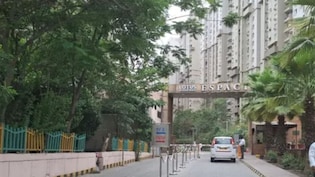नोएडा की नामी सोसायटी में महिला ने 18वीं मंजिल से कूदकर किया सुसाइड, मच गया हड़कंप