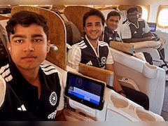  T20 सीरीज के लिए रवाना हुई भारतीय टीम, फ्लाइट में वैभव सूर्यवंशी ने अभिषेक शर्मा के साथ ली सेल्फी