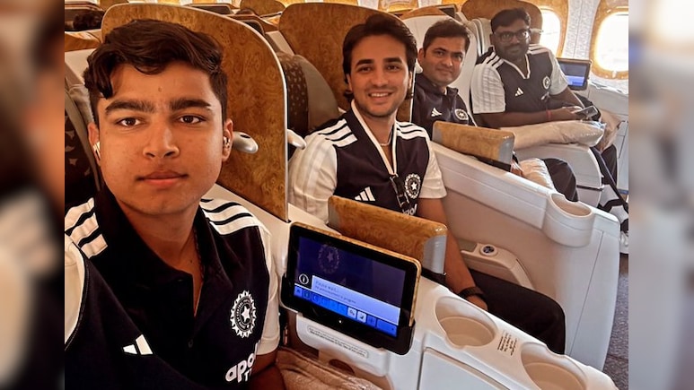 टीम इंडिया के फ्लाइट में वैभव सूर्यवंशी ने अभिषेक शर्मा के साथ ली सेल्फी, भविष्य की ओपनिंग जोड़ी को देख फैन्स गदगद