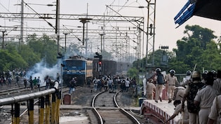 Trains Halted, Stones Pelted As Students Protest At Patliputra Railway Station In Patna Turns Violent &mdash; Video