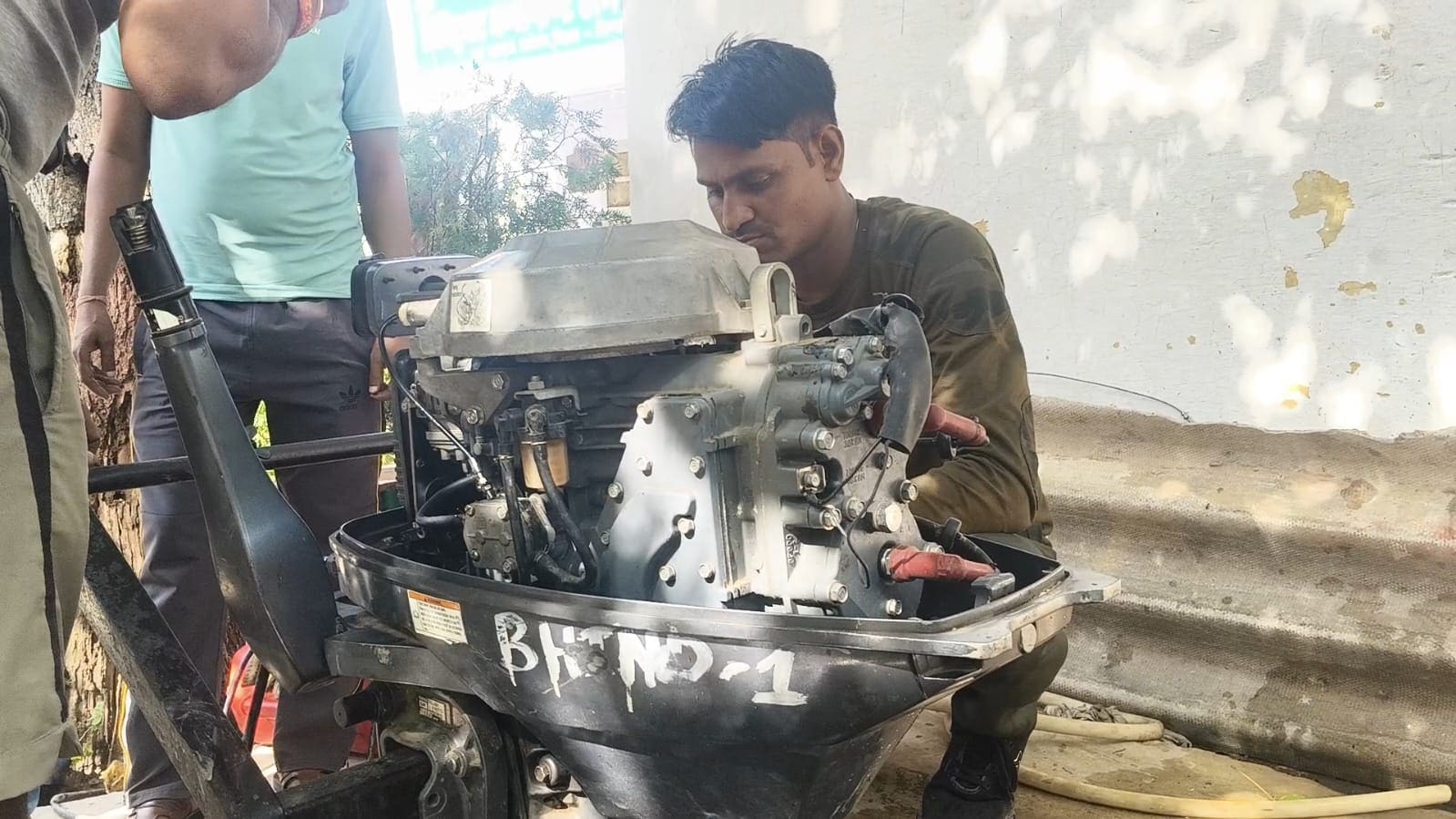 Flood Preparedness: बाढ़ से पहले तैयारी करते हुए जवान Flood Preparedness: बाढ़ से पहले तैयारी करते हुए जवान