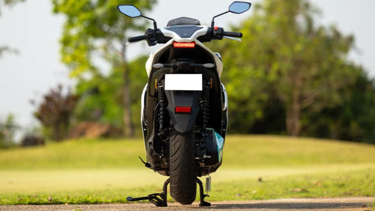 आ रही है Yamaha Aerox-E! सुपरबाइक जैसी रफ्तार, बैटरी बाहर नि