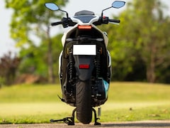 आ रही है Yamaha Aerox-E! सुपरबाइक जैसी रफ्तार, बैटरी बाहर निकाल कर पाएंगे चार्ज...जानिए फीचर्स
