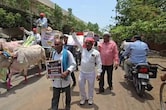 राजनांदगांव में अनोखा प्रदर्शन: बैलगाड़ी पर सवार होकर&nbsp;कलेक्ट्रेट पहुंचे किसान, जमकर किया प्रदर्शन