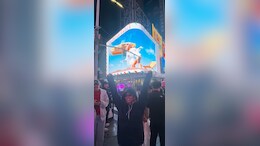 Euphoria Star Sydney Sweeney Enjoys Date Night With Scooter Braun At Times Square