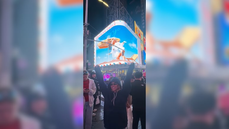 Euphoria Star Sydney Sweeney Enjoys Date Night With Scooter Braun At Times Square