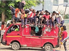 बिहार के नालंदा में 9 सीटर गाड़ी से उतरे 40 से ज्यादा लोग, अस्पताल में नजारा देख फटी रह गईं लोगों की आंखें