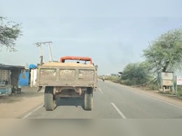 &nbsp;सुप्रीम कोर्ट के आदेशों को ठेंगा: चंबल में आधी रात को मशीनों से अवैध रेत खनन, वीडियो वायरल होने से मचा हड़कंप