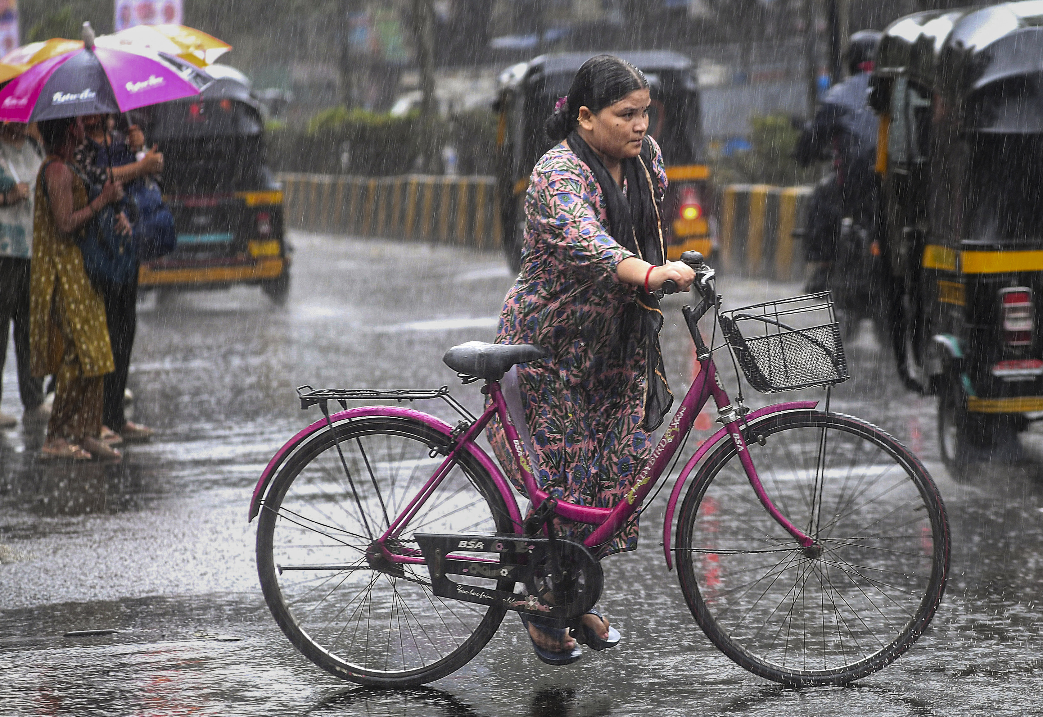 मुंबई में लगातार दूसरे दिन बारिश, मौसम विभाग ने बताया बिहार समेत अन्य राज्यों तक कब पहुंचेगा मॉनसून