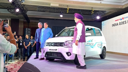 Maruti Suzuki Flex Fuel Car Launch: मारुति की फ्लेक्&zwj;स फ्यूल कार लॉन्&zwj;च, महंगे तेल नहीं, 85% इथेनॉल वाले पेट्रोल से चलेगी