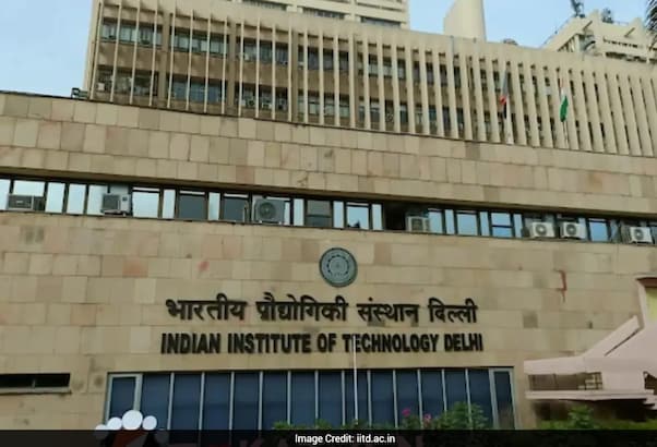 IITs का कंपनियों को सख्त अल्टीमेटम: नौकरी का ऑफर वापस लिया तो देनी होगी 3 महीने की सैलरी