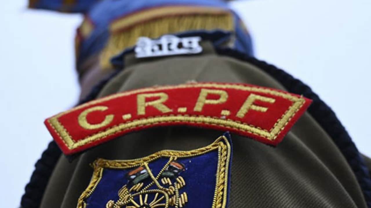 CAPF विधेयक का विरोध करने वाला CRPF का DIG निलंबित, कार्रवाई से खुश नहीं है साथी अधिकारी