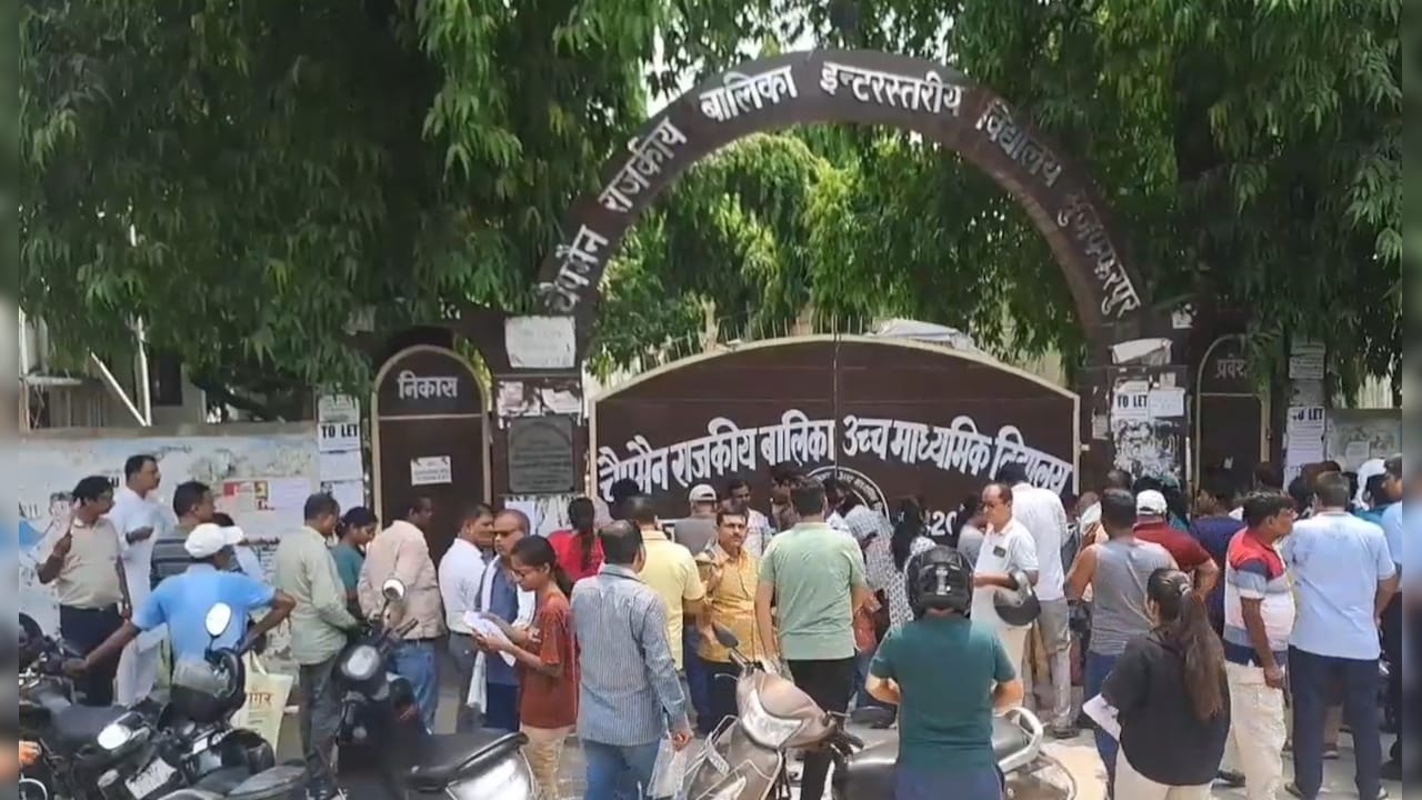 बिहार: सिपाही भर्ती परीक्षा में पहुंचा फर्जी अधिकारी, साथी की मदद के लिए 'खेल' करने से पहले पकड़ा गया