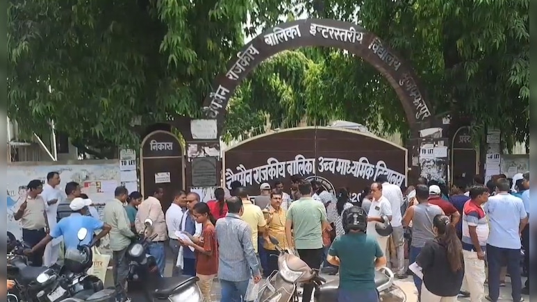 बिहार: सिपाही भर्ती परीक्षा में पहुंचा फर्जी अधिकारी, साथी की मदद के लिए 'खेल' करने से पहले पकड़ा गया
