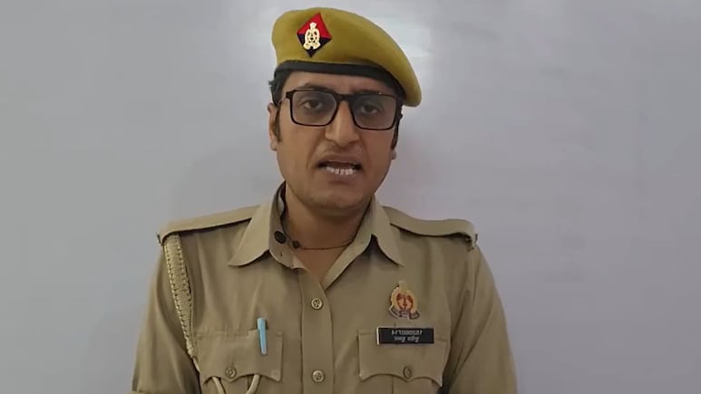 लखनऊ पुल&zwj;िस ने स&zwj;िपाही सुनील कुमार शुक्&zwj;ला को क&zwj;िया बर्खास्&zwj;त, क्&zwj;यों हुई बड़ी कार्रवाई?