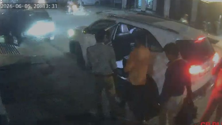 राम मंदिर चढ़ावा केस: 5 जून के CCTV फुटेज ने उठाए कई सवाल, पुलिसवालों के साथ दिखा अविनाश शुक्ला