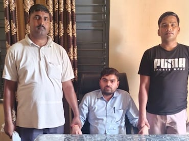 27 हजार की रिश्वत लेते धराया नापतौल निरीक्षक, पेट्रोल पंप के नोजल का फ्लो ठीक करने के नाम पर मांगे रुपये