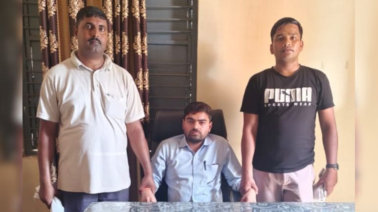 27 हजार की रिश्वत लेते धराया नापतौल निरीक्षक, पेट्रोल पंप के नोजल का फ्लो ठीक करने के नाम पर मांगे रुपये