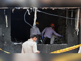 दिल्ली होटल आग: 'फ्लरिश स्टे' के पास नहीं था फायर NoC, 21 की मौत; शटर काटकर बेसमेंट में घुसी टीम