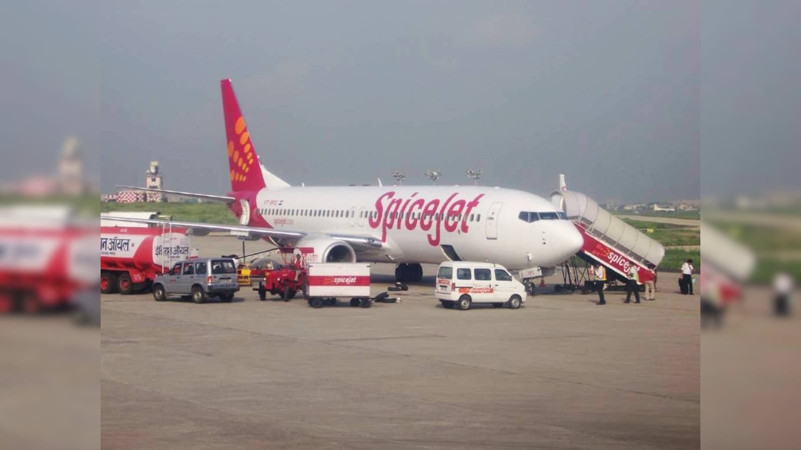 SpiceJet To Refund Fare, Pay Rs 52,000 Compensation To Srinagar Couple Denied Boarding After Hajj