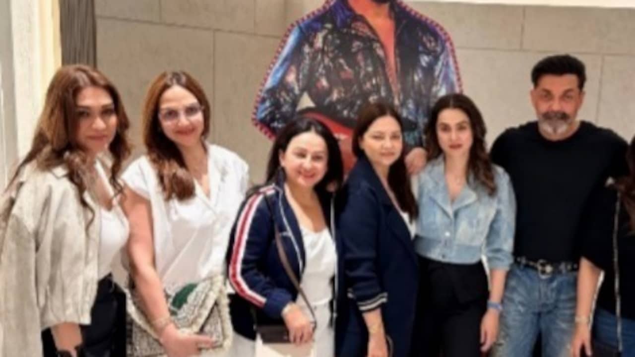 ईशा देओल ने देखी भाई बॉबी देओल की बंदर, परफॉर्मेंस पर लुटाया प्यार, बोलीं- 'आप आज के सबसे बेहतरीन अभिनेता हैं'
