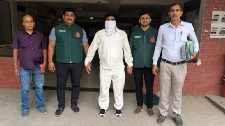 दिल्ली पुलिस की स्पेशल सेल के हत्थे चढ़ा कुख्यात गैंगस्टर शबीर चौधरी, MCOCA केस में एक साल से था फरार