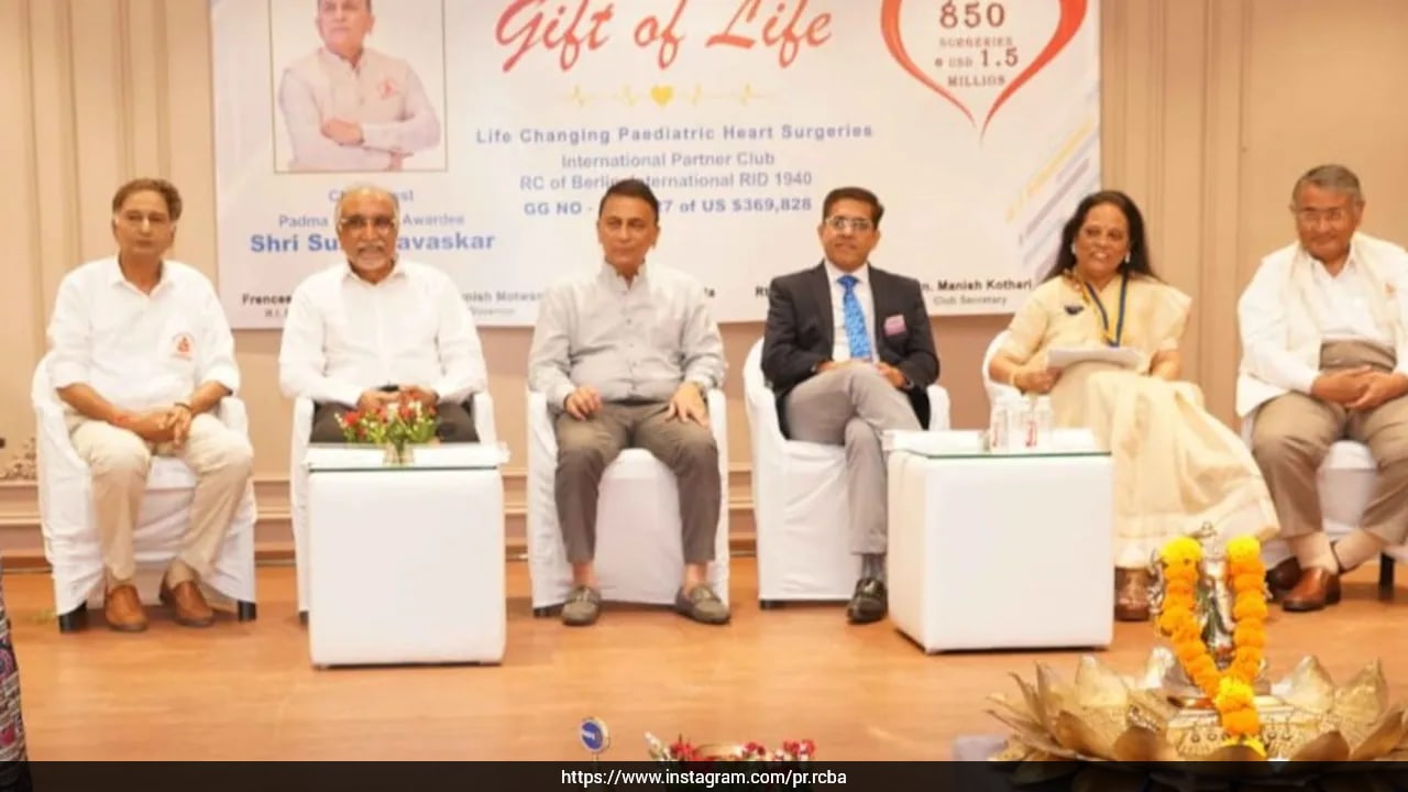 Sunil Gavaskar Pauses Speech Mid-Event To Answer Wife's Call