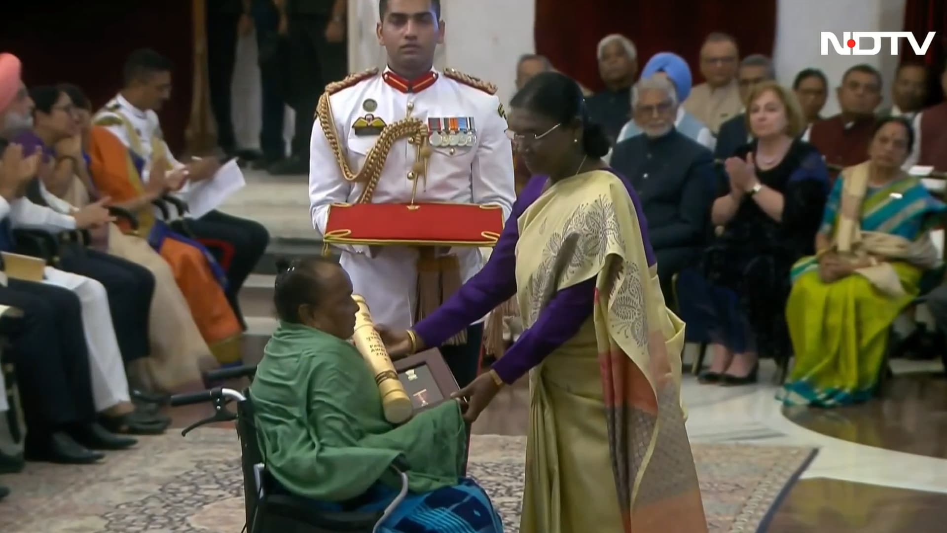 Rupi Soren Receives Shibu Soren's Padma Bhushan Posthumously