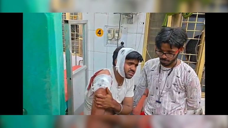 गोलगप्पा खिलाना पड़ा भारी: ललितपुर में सनकी आशिक ने चाट ठेले वाले को चाकू से गोदा