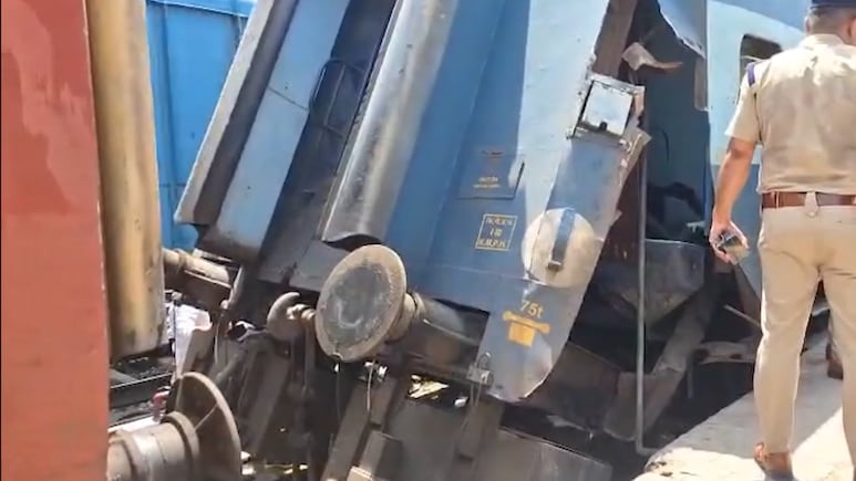 ट्रेन में दरार मिलते ही एक्शन में रेलवे, एक हफ्ते में जांचे जाएंगे ICF कोच