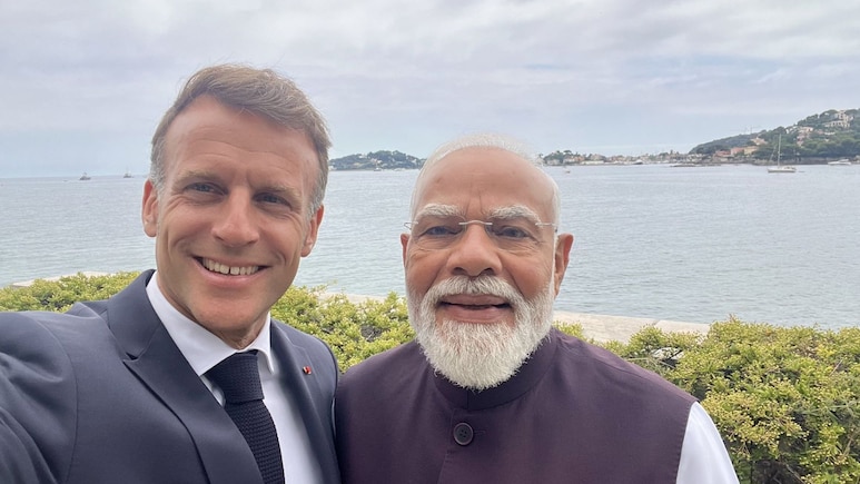 नीस में एक फ्रेम में दिखे मोदी-मैक्रों, सेल्फी में नजर आई भारत-फ्रांस के रिश्तों की गर्मजोशी