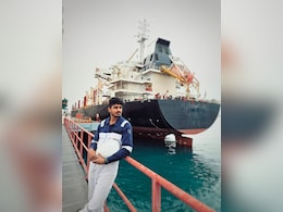 &ldquo;जहाज के ऊपर से गुजरती थीं मिसाइलें&rdquo;, स्ट्रेट ऑफ होर्मुज में फंसे रायपुर के रुद्रांश ने सुनाई दहशत भरी कहानी