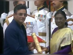 R Madhavan Receives Padma Shri, Wife Sarita And Son Vedaant Cheer