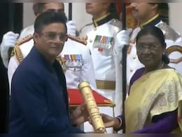 R Madhavan Receives Padma Shri, Wife Sarita And Son Vedaant Cheer