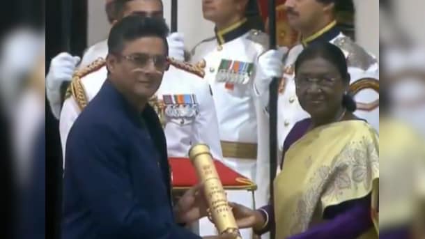 R Madhavan Receives Padma Shri, Wife Sarita And Son Vedaant Cheer