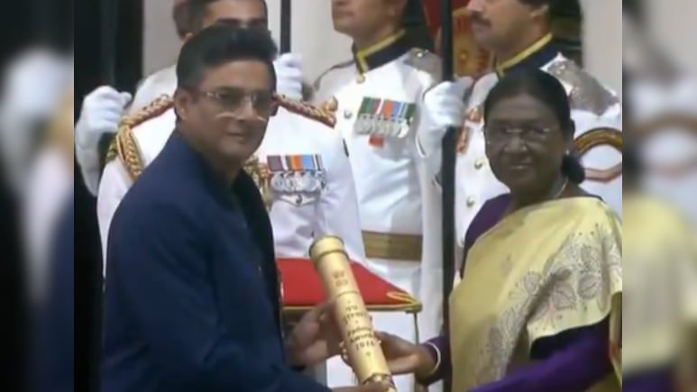 R Madhavan Receives Padma Shri, Wife Sarita And Son Vedaant Cheer