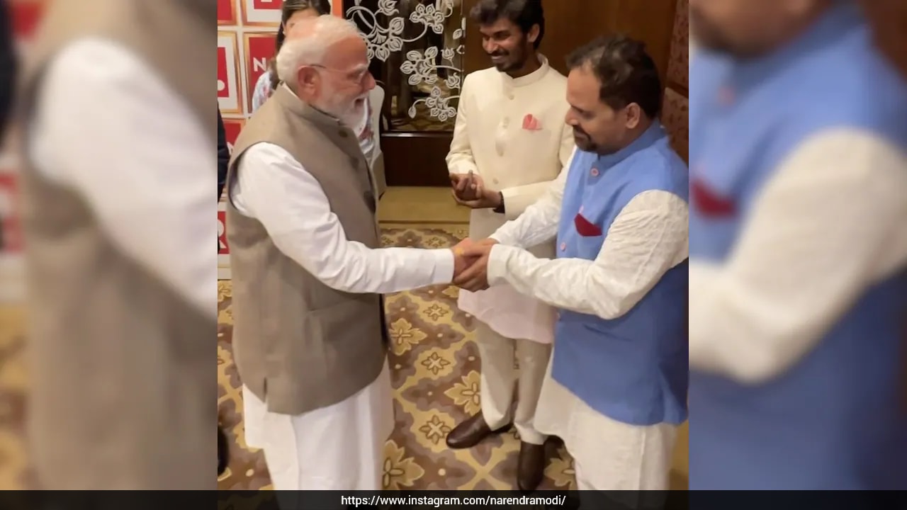 Video: PM Modi Meets 'Binod' And 'Banrakas' From Panchayat, Hilarious Interaction Goes Viral
