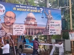MP में अब पोस्टर वॉर: BJP कार्यालय के सामने लगा दिग्विजय का बैनर कांग्रेस कार्यकर्ताओं ने फाड़ा, क्या लिखा था?
