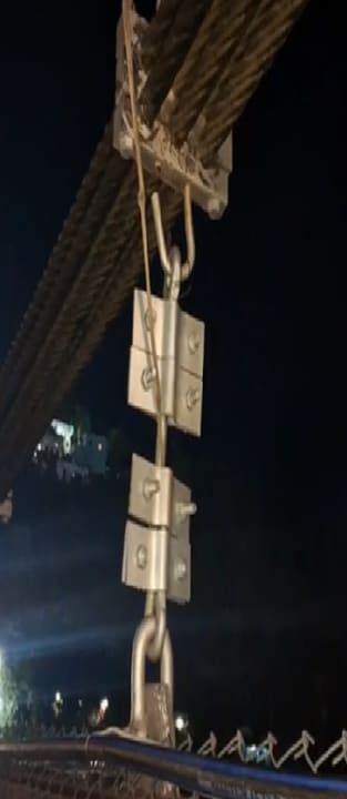 Omkareshwar Suspension Bridge: पुल का क्लैम्पस ढीला