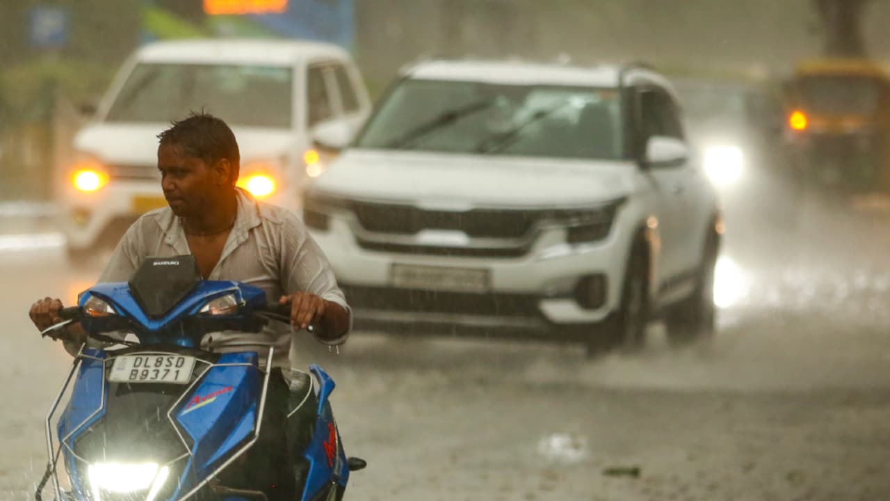 आज का मौसम: दिल्ली-UP में लू का 'टॉर्चर', तो बिहार-बंगाल-केरल समेत कई राज्यों में भारी बारिश का अलर्ट