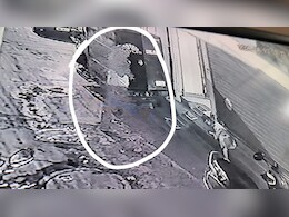 गोविंदपुरी में आग लगी या लगाई गई? संदिग्ध महिला की पुलिस को तलाश, बिल्डिंग से बाहर निकलते ही लगी थी आग
