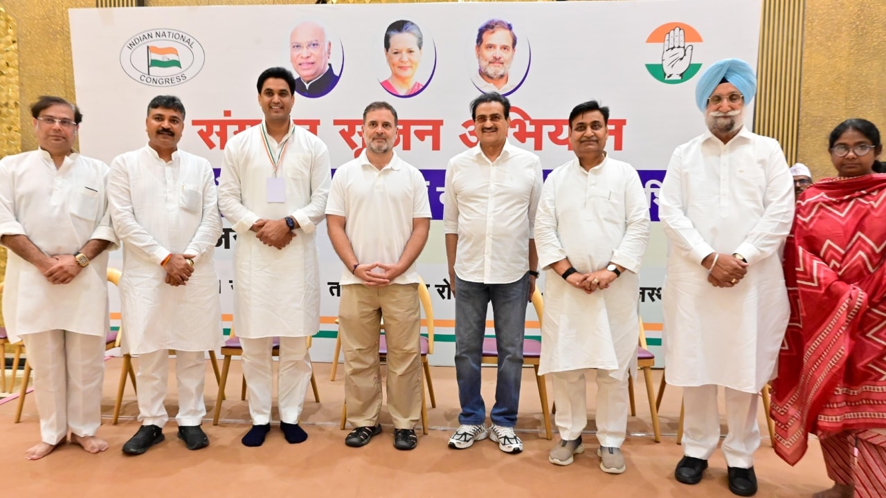 कांग्रेस के शिविर में डोटासरा, जूली समेत तमाम दिग्गज नेता मौजूद रहे. 